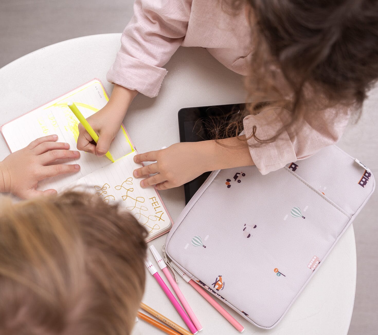 حافظة آيباد مع سحاب - Image 14